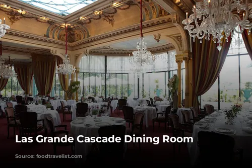 Las Grande Cascade Dining Room