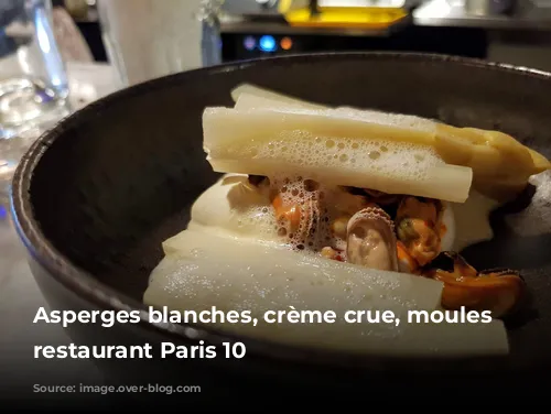 Asperges blanches, crème crue, moules Minibar restaurant Paris 10