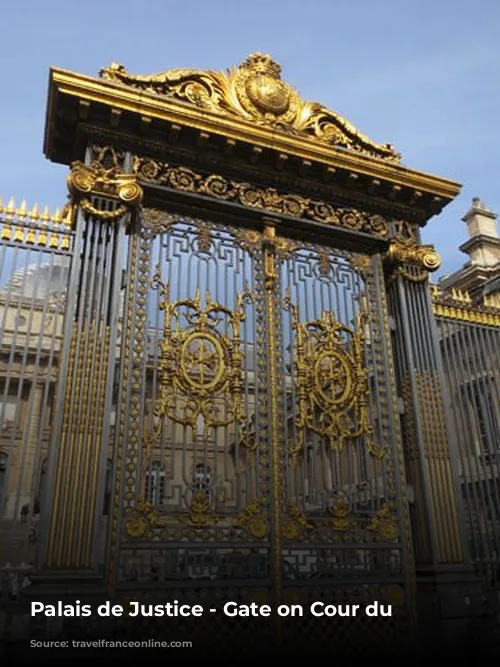 Palais de Justice - Gate on Cour du Mai