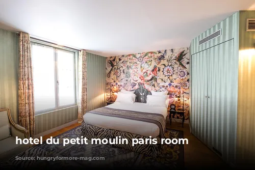 hotel du petit moulin paris room