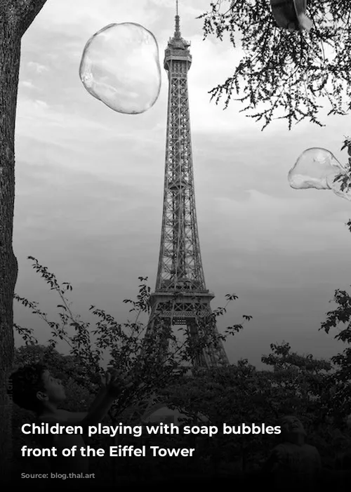 Children playing with soap bubbles in front of the Eiffel Tower