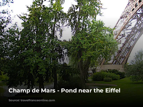 Champ de Mars - Pond near the Eiffel Tower