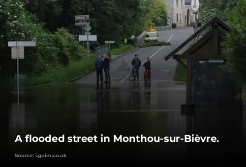 A flooded street in Monthou-sur-Bièvre.