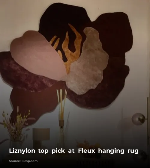 Liznylon_top_pick_at_Fleux_hanging_rug