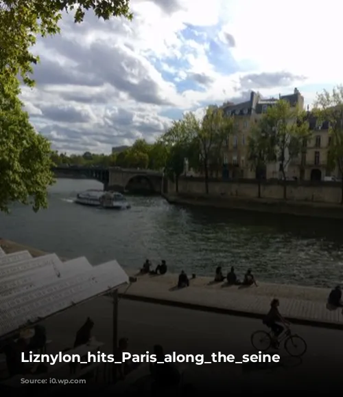 Liznylon_hits_Paris_along_the_seine