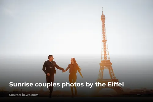 Sunrise couples photos by the Eiffel Tower