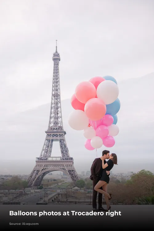 Balloons photos at Trocadero right side