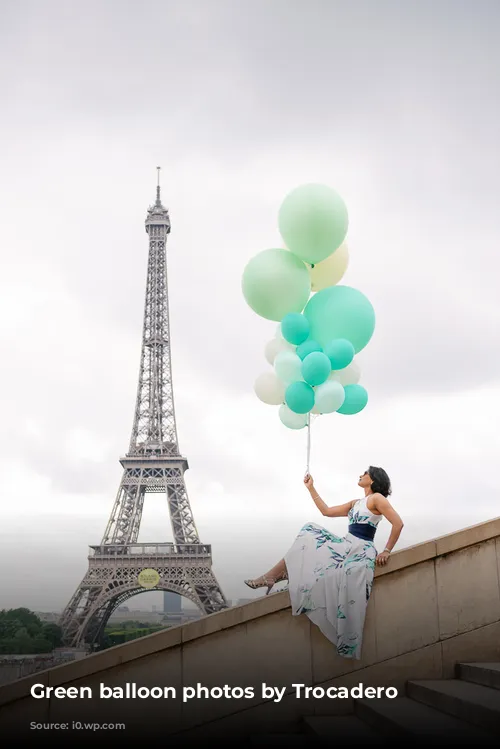 Green balloon photos by Trocadero