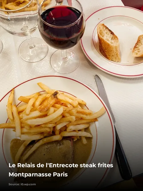 Le Relais de l'Entrecote steak frites in Montparnasse Paris