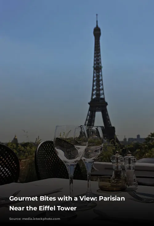 Gourmet Bites with a View: Parisian Restaurants Near the Eiffel Tower