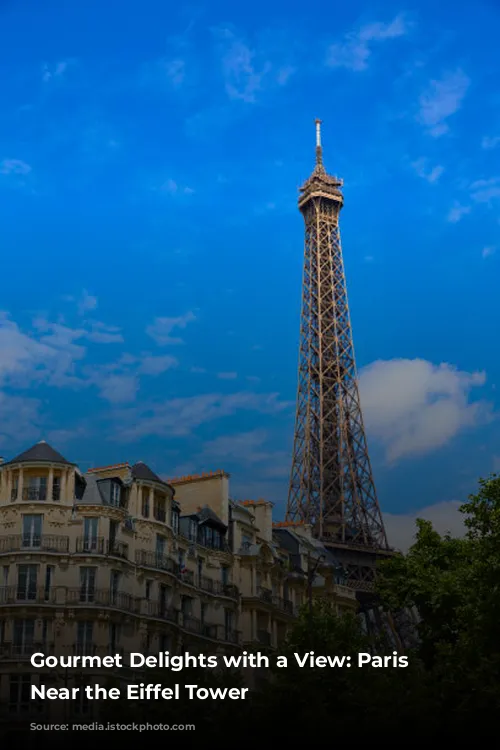 Gourmet Delights with a View: Paris Restaurants Near the Eiffel Tower