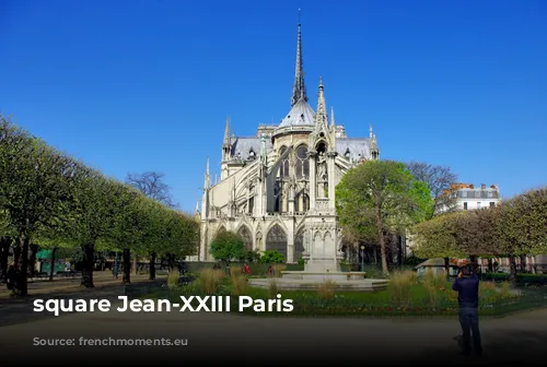 square Jean-XXIII Paris