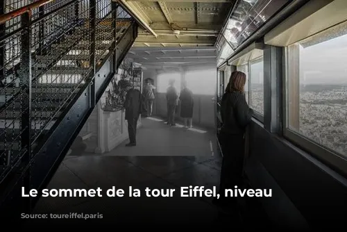 Le sommet de la tour Eiffel, niveau inférieur