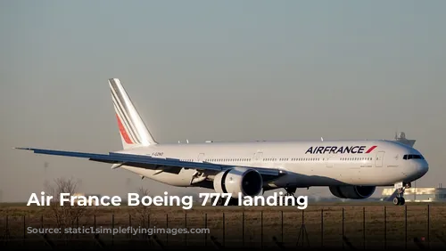 Air France Boeing 777 landing