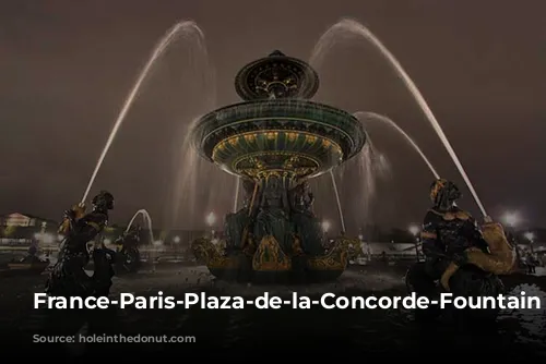 France-Paris-Plaza-de-la-Concorde-Fountain