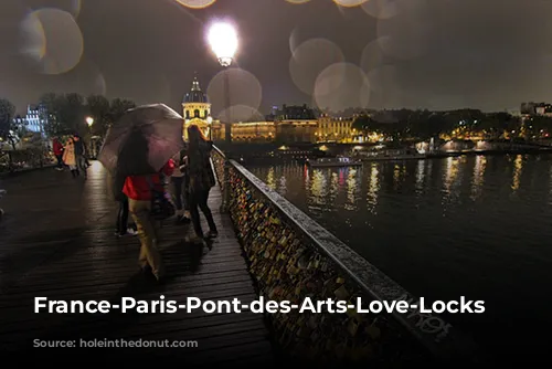 France-Paris-Pont-des-Arts-Love-Locks