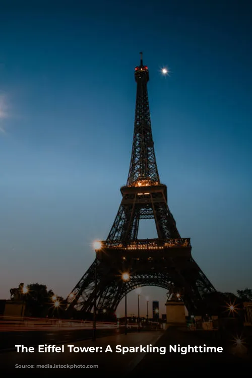 The Eiffel Tower: A Sparkling Nighttime Spectacle