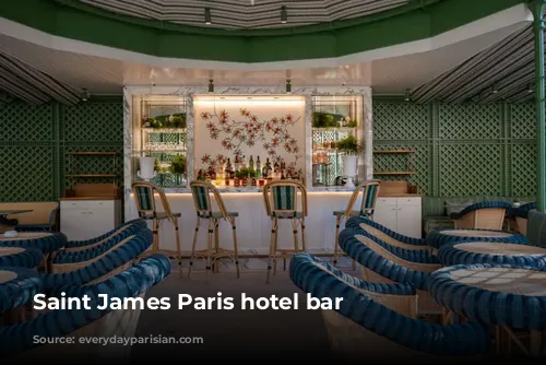 Saint James Paris hotel bar 